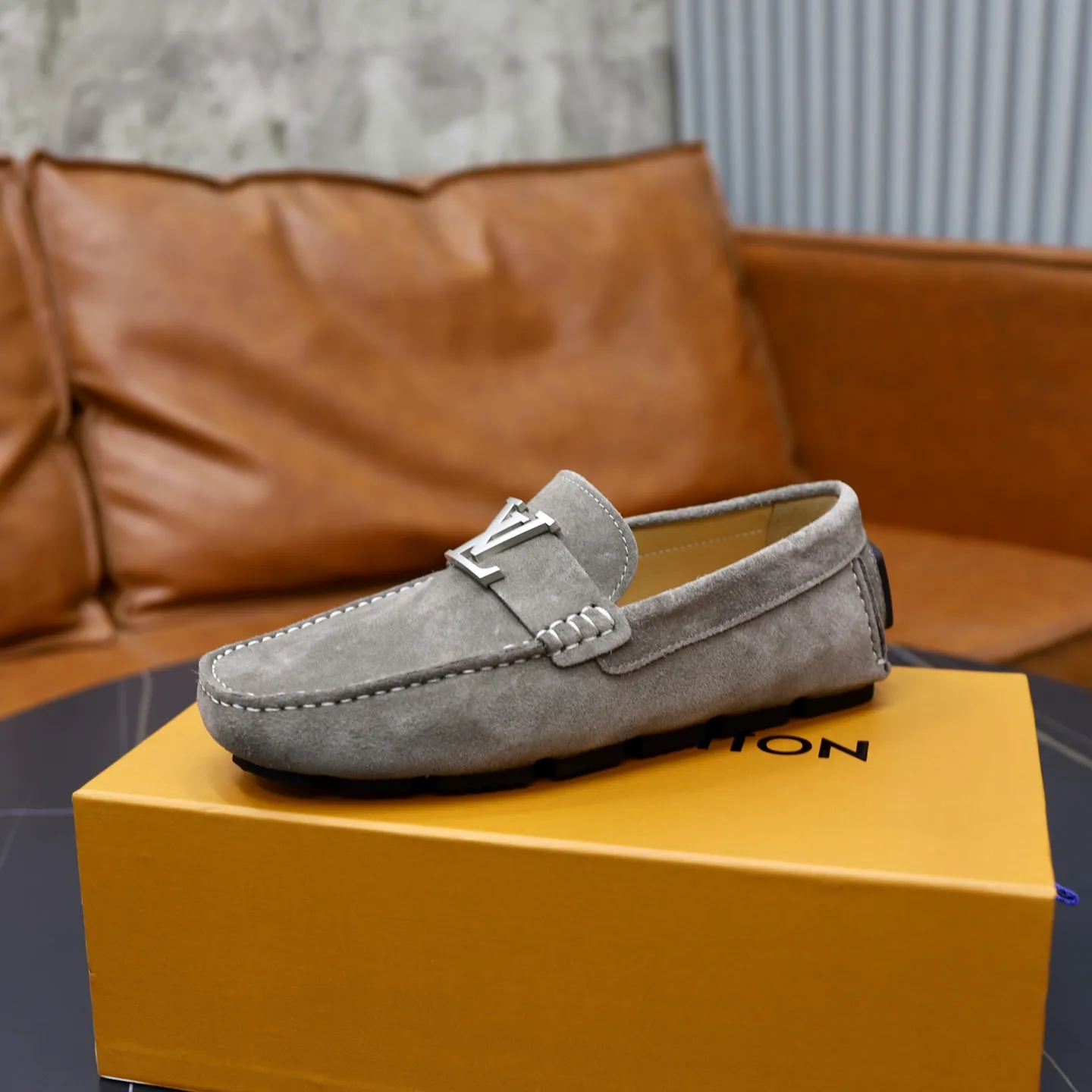 Ex-factory price: 480💰【LV】Louis Vuitton ⚠️High-end men’s driving and pedal series ⚠️38-44 (customized for 45) ⚠️All original cowhide leather! Thick and soft! Made entirely of calfskin lining! Rubber sheet anti-slip beanie sole! Three-dimensional package technology! Fashionable and classic! Handicrafts! Original high quality! Feel free to compare!